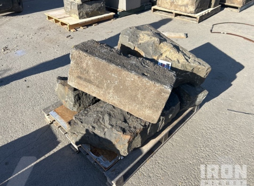 thebigperc's tweet image. May have just spent a few gorillas on some former  Melbourne CBD bluestone at auction.
By the time this project is complete, I&apos;ll either be broken or ripped!! 
💪💪💪💪🥵🥵