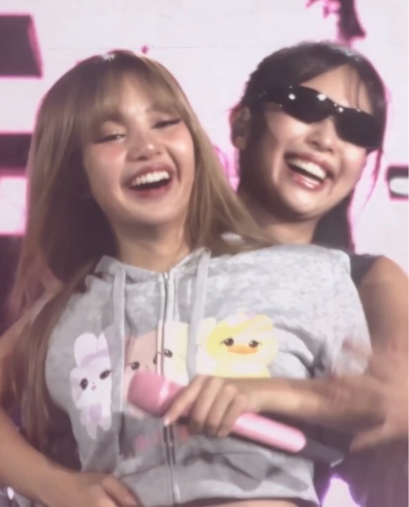 NiniAndLili23's tweet photo. JENLISAS FOLLOW SPREE IS ON!! 
RT + LIKE + DROP YOUR @
Let’s grow our pink &amp; black family 🖤💗
Don’t forget to follow back!! 😌✨
#JenlisaFollowSpree #JENLISA https://t.co/OcoAe3NisX