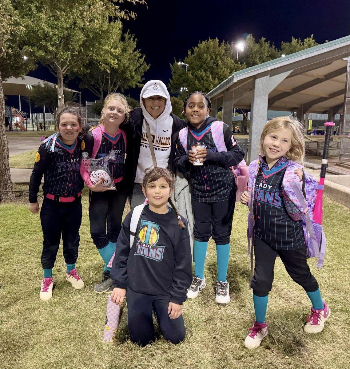 Enjoyed watching the Lady Titans get a big win tonight! Way to go!!@LindseyElem 😊