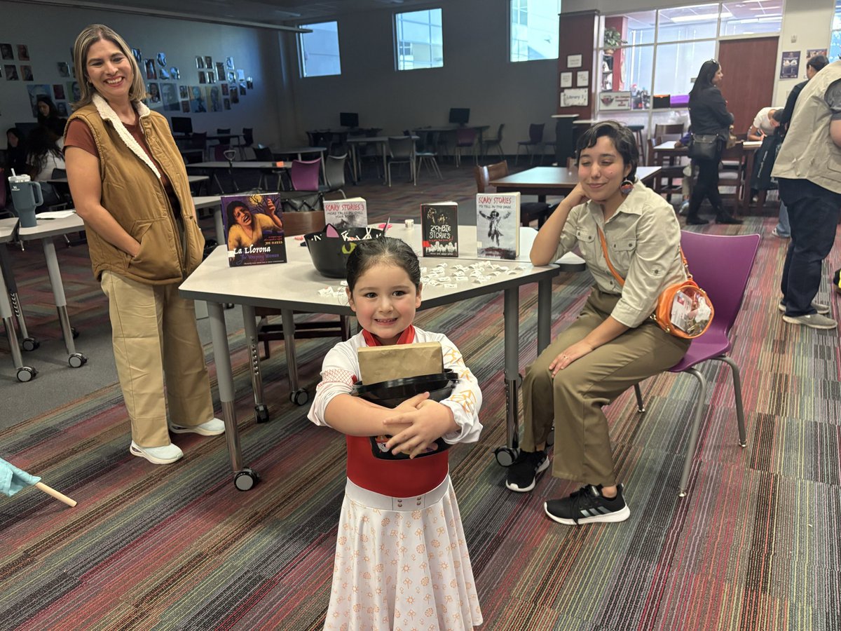 Enjoyed a night of Booooks at Eastlake High School.  My little jackrabbit loved all the crafts and seeing Mr.Miranda there. <a href="/BNarbuth_ES/">Fernie Miranda</a>