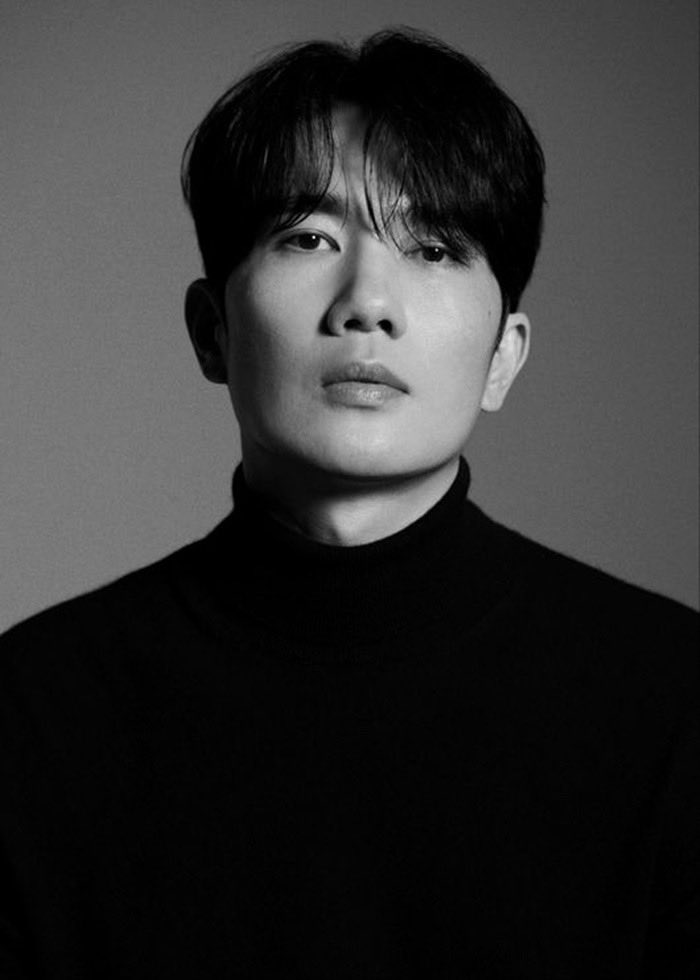 [단독] 엄태구, 범죄 느와르 '내가 죄인이오' 합류 naver.me/55PaoJnt

엄태구는 극 중 '쌩닭' 역을 제안받았다. 쌩닭은 독한 악과 깡만 가지고 살아남기 위해 버텨, 끝내 행동대장 자리까지 오르는 인물. 자신이 사랑하는 여자를 지키기 위해 목숨까지 내놓을 만큼 순정파이기도 한 인물이다.