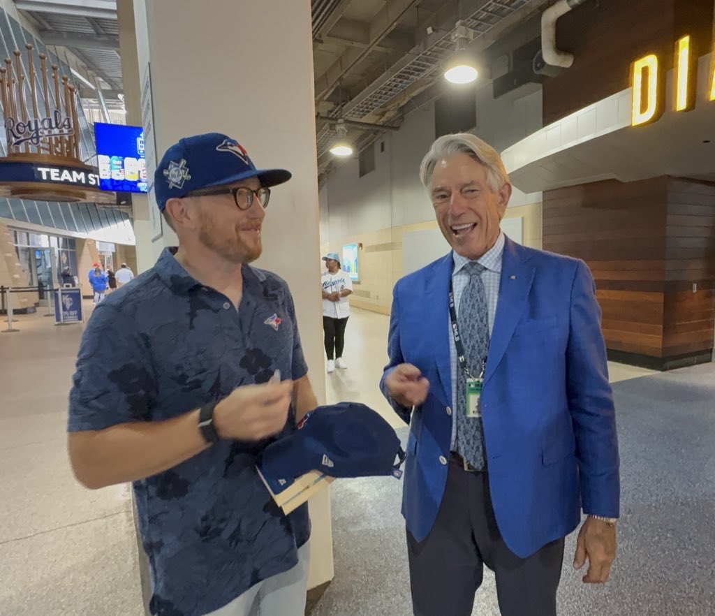 BlueJaysDad's tweet image. I’d like to re-introduce myself to my new followers:

I’m a dad.

A Canadian 🇨🇦 who lives in the USA 🇺🇸 

Married to @MrsBlueJaysDad 

We have five grown children.

Two grandchildren.

And one time I met Buck Martinez. 

Welcome to my internet family❤️⚾️

#WANTITALL 

Jays in 7