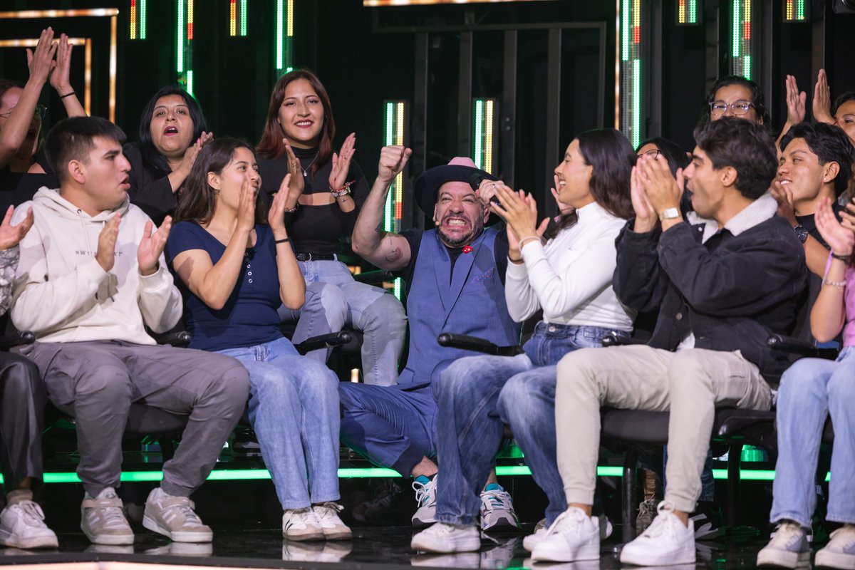 MeCaigoDeRisa's tweet photo. Gracias a todos por acompañarnos en otra noche de locura con la Familia Disfuncional 😏 @Fairricito
#SeNotaQue fue un show inolvidable. https://t.co/1hsNqu8qr5