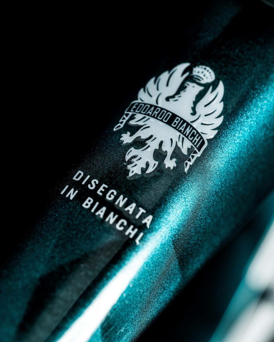 INA_Bianchi's tweet photo. 【Officina Bianchi】
豊かな森、深い湖を思わせる濃緑。
"CHAMELEON GREEN"

単色ではなく、トーンの異なる不規則な幾何学模様がちりばめられます。

OLTRE RC
SPECIALISSIMA RC
IMPULSO RC
各モデルにて受注生産。
お問い合せはぜひ当店まで。
#bianchi #ysroad #ビアンキ名古屋 #ワイズロード名古屋 https://t.co/SZUEpJfZSh
