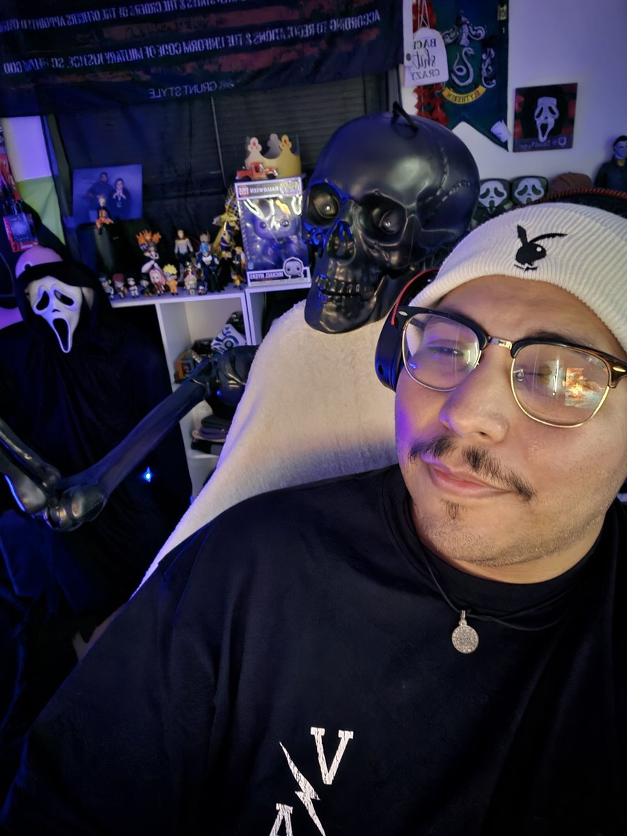 We LIVE with some Deadbydaylight to start and more spooky shit 🎃 #twitch #smallstreamers
#horrorstreamer 
Twitch.tv/deadroger_