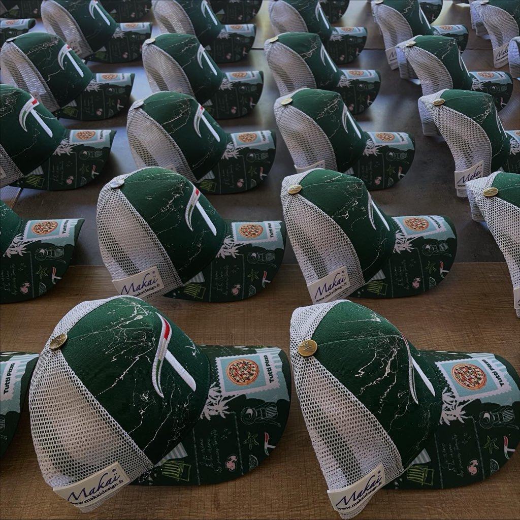 🍕🧢 Quand la pizza rencontre le streetwear… ça donne ça !
La casquette Tutti Pizza X Makaï est là pour faire croustiller ton style 

Un grand merci à Julien et Sébastien, votre confiance nous touche ❤️ I love !

Et ce n’est que le début…