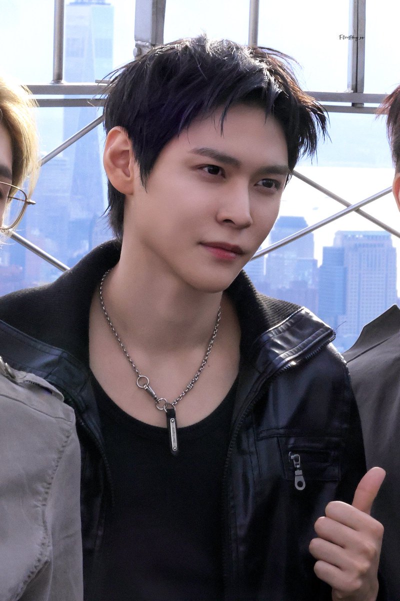 พอผมสั้นแล้วเห็นโครงหน้าชัดขึ้นจริงๆ ผิวแทน ผมดำ เซ้ตผม หน้าคม พุดตรงๆว่าหล่อสะใจป้าหลายๆค่ะ