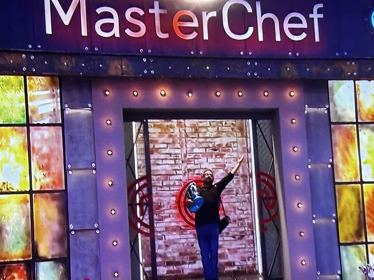 Yo saliendo de la casa de mis papás. 

#MasterChefCelebrityColombia