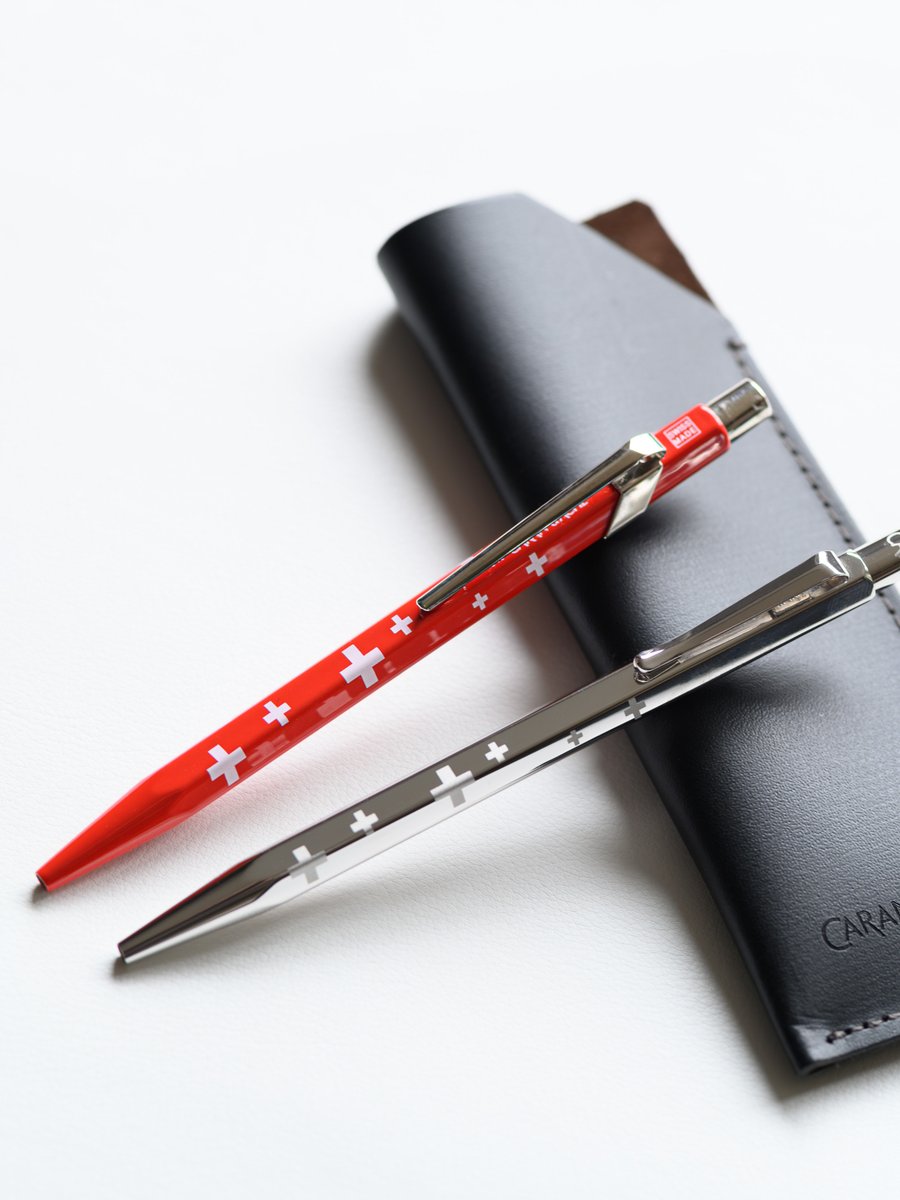 graf_von_dupont's tweet image. カランダッシュ 849 スイスフラッグ

849はポーターコラボに続いて2本目
エクリのスイスフラッグと同柄なので並べてみたかったのです

自画自賛も甚だしいけど・・・構図とかピントとか質感とか、主題に対して割と完璧に感じるかも

#文房具