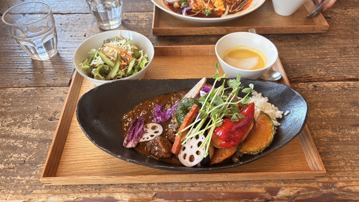 iamsho2002's tweet image. 三豊のcafe de flotsでランチです！

(ゼミ仲間であり、移住者のペンギンが店員さんやってるよ◎) #melc2025