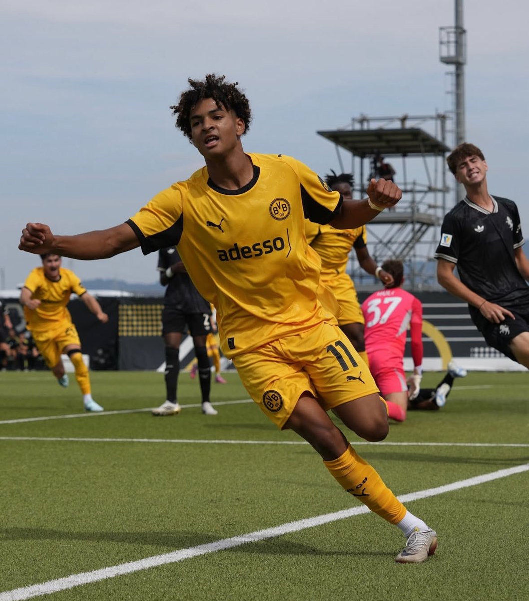 AroooBVB's tweet image. ⏫ Mathis #Albert wird im Winter der U23-Kader beitreten. Der Amerikaner wird im nächsten Sommer Teil des Profi Kaders werden.

🗞 @SPORTBILD via @@bvbnewsblog 

#BVB