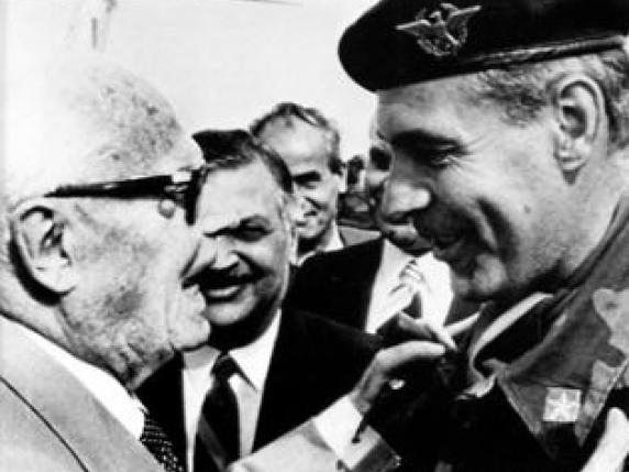Infofatti's tweet photo. Morto il generale #Angioni: nel 1982 guidò la missione italiana a Beirut
Aveva 92 anni: quella in Libano fu la prima missione italiana del dopoguerra. L'amicizia e le foto con il presidente della repubblica Pertini https://t.co/y9JtpYW67u