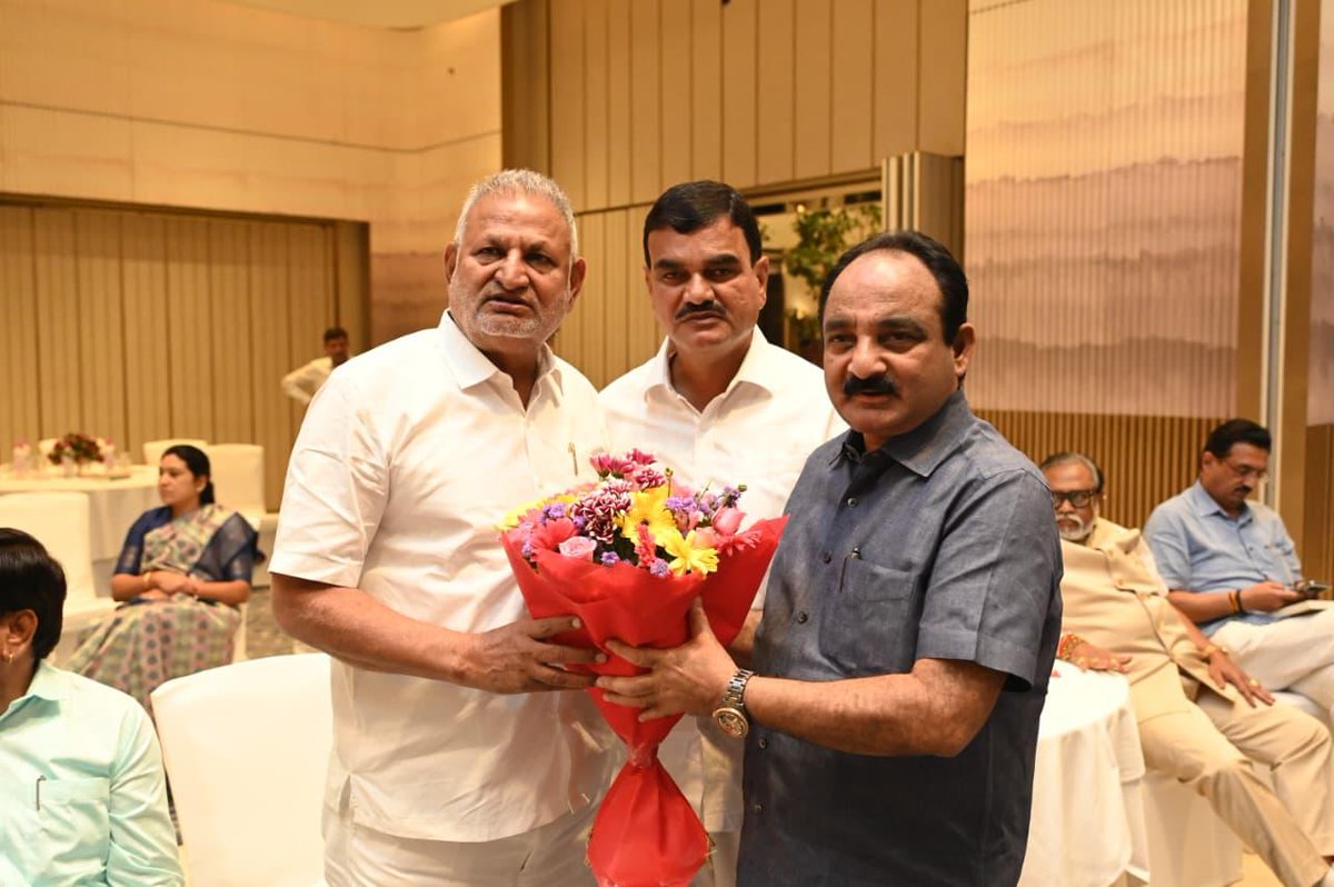 Manikrao Shivajirao Kokate (@kokate_manikrao) on Twitter photo माझे मंत्रिमंडळातील सहकारी, राष्ट्रवादी काँग्रेस पक्षाचे नेते, तसेच वाई–खंडाळा–महाबळेश्वर विधानसभा मतदारसंघाचे आमदार मा. ना. मकरंद आबा पाटील यांना वाढदिवसाच्या हार्दिक शुभेच्छा.
आपणास दीर्घायुष्य, उत्तम आरोग्य लाभो, हीच महादेव चरणी प्रार्थना.
<a href="/makrandpatil99/">Makrand Patil</a> 
#HappyBirthday माझे मंत्रिमंडळातील सहकारी, राष्ट्रवादी काँग्रेस पक्षाचे नेते, तसेच वाई–खंडाळा–महाबळेश्वर विधानसभा मतदारसंघाचे आमदार मा. ना. मकरंद आबा पाटील यांना वाढदिवसाच्या हार्दिक शुभेच्छा.
आपणास दीर्घायुष्य, उत्तम आरोग्य लाभो, हीच महादेव चरणी प्रार्थना.
<a href="/makrandpatil99/">Makrand Patil</a> 
#HappyBirthday