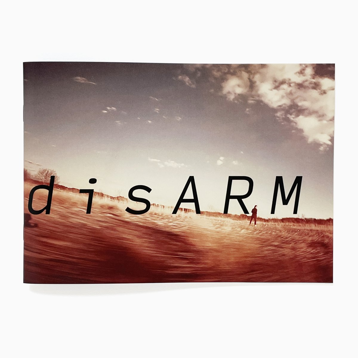 YFUKUSH's tweet photo. disARM/#drone:e.o.a.c/y.fukushima:2020-2025(zine)

モーターサウンドとプロップノイズの旋律。
マシーンセルフィーの調べ。
これは、、ドローン的遊戯？ https://t.co/hoHYHmHtwi