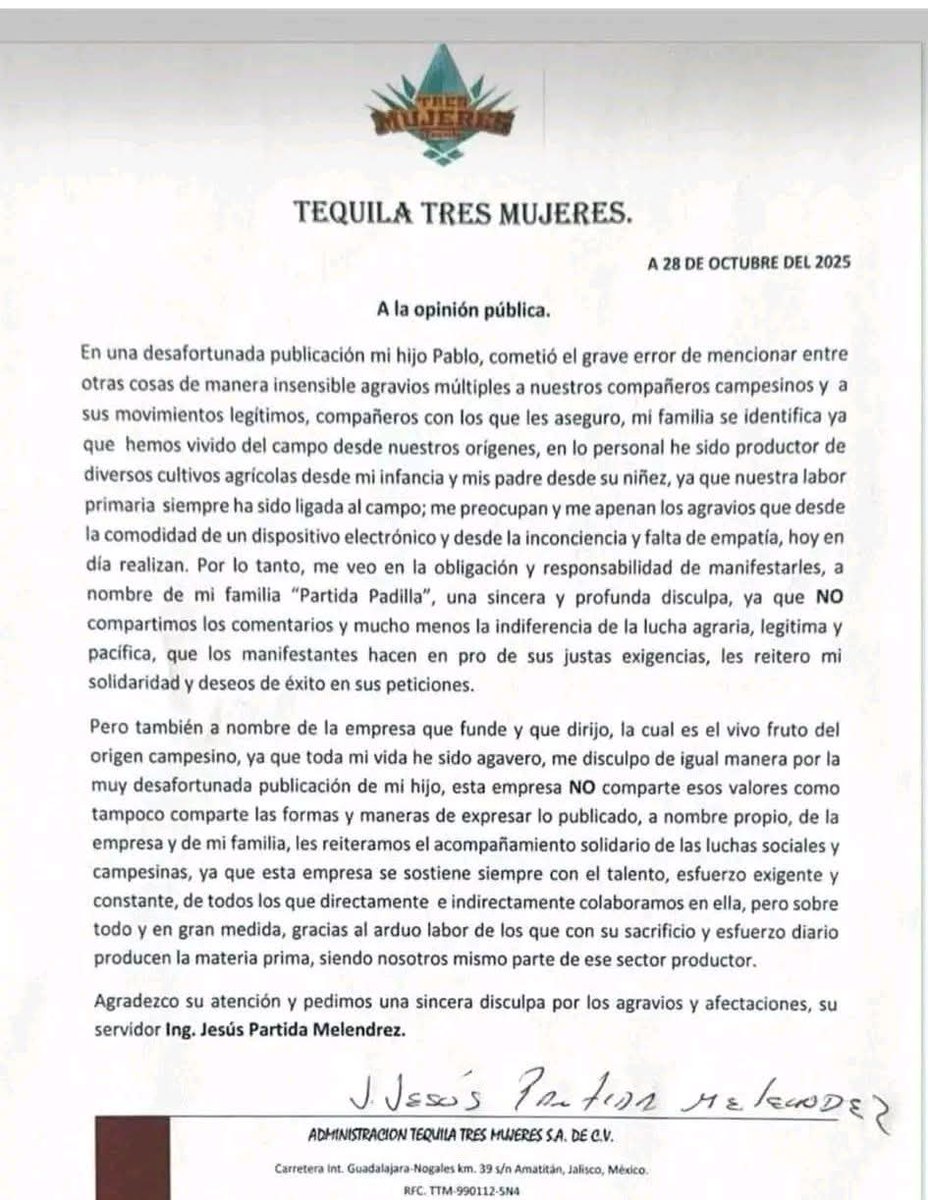 VEROLOMEL's tweet photo. Quién es más pendejo, el hijo o el padre?
#NoConsumasProductosNiServiciosTresMujeres @Tequila3Mujeres https://t.co/nzSFzhZ5Vk