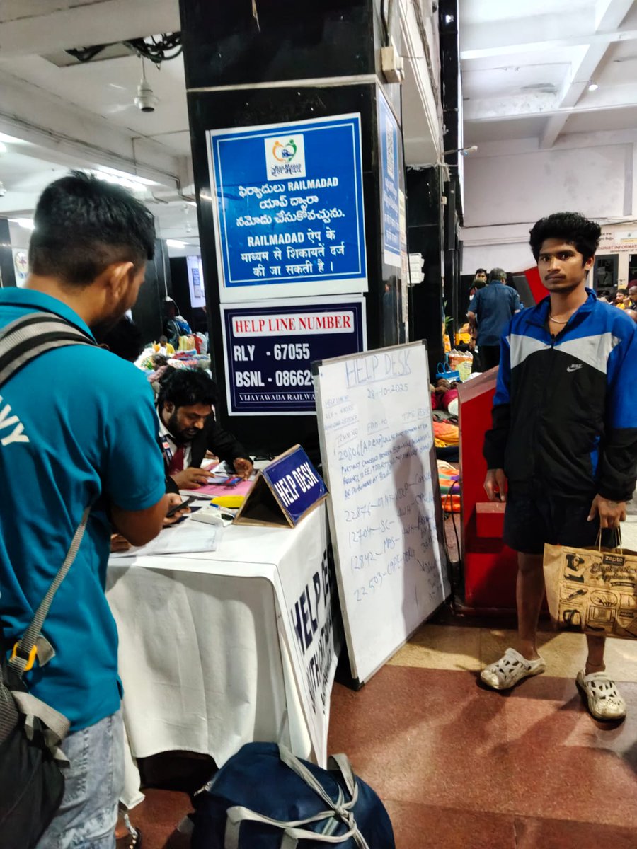 drmvijayawada's tweet photo. 🚆 Despite the impact of #CycloneMontha, Vijayawada Division teams are on the ground ensuring passenger safety and comfort.

Train No. 20806 AP Express (New Delhi –Visakhapatnam) was safely terminated at Vijayawada Railway Station. 329 passengers were guided to waiting halls and accommodated in four onward trains.

☕ All catering stalls operated round-the-clock to assist stranded passengers.

@SCRailwayIndia
@RailMinIndia
#CyclonePreparedness #SCRUpdates #VijayawadaDivision #CycloneMontha #IndianRailways #SafetyFirst #TrainCancellations #PassengerSafety #PassengerFirst