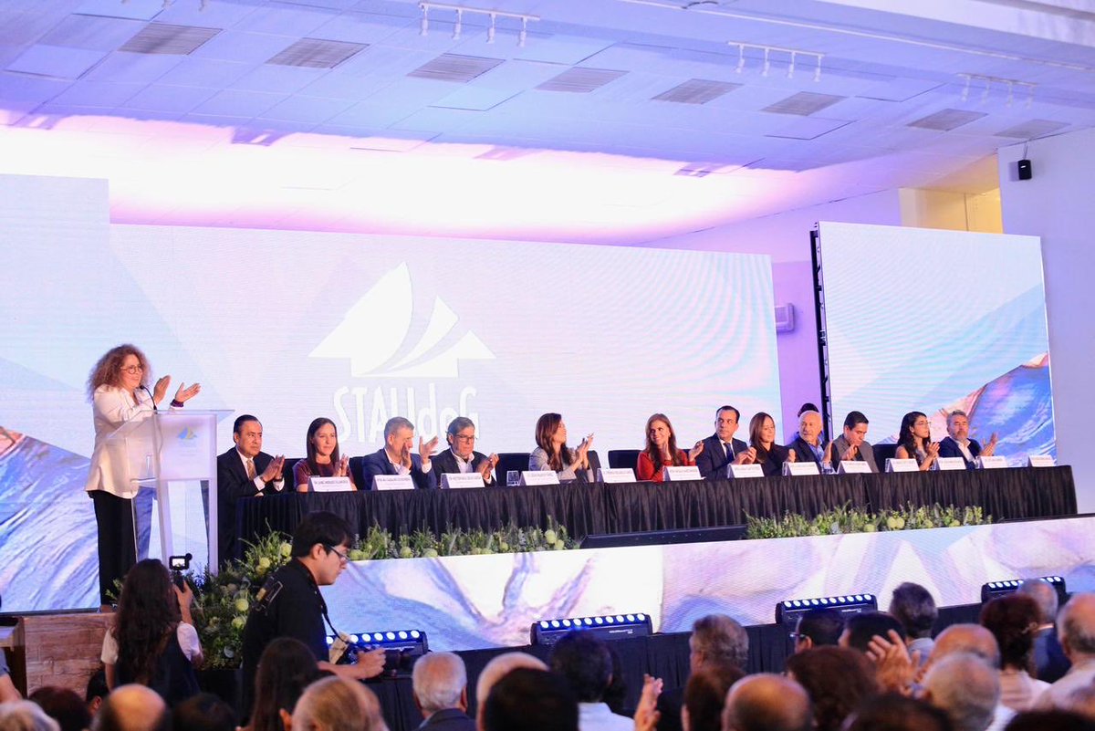 KarlaPlanter1's tweet image. La admiración y el respeto nos unen hoy para celebrar el nombramiento de @juarezmiranda como líder del Sindicato de Trabajadores Académicos de la @udg_oficial.

Conocemos su gran compromiso, profunda entrega y el inmenso amor que profesa por nuestra Casa de Estudio. Estoy…