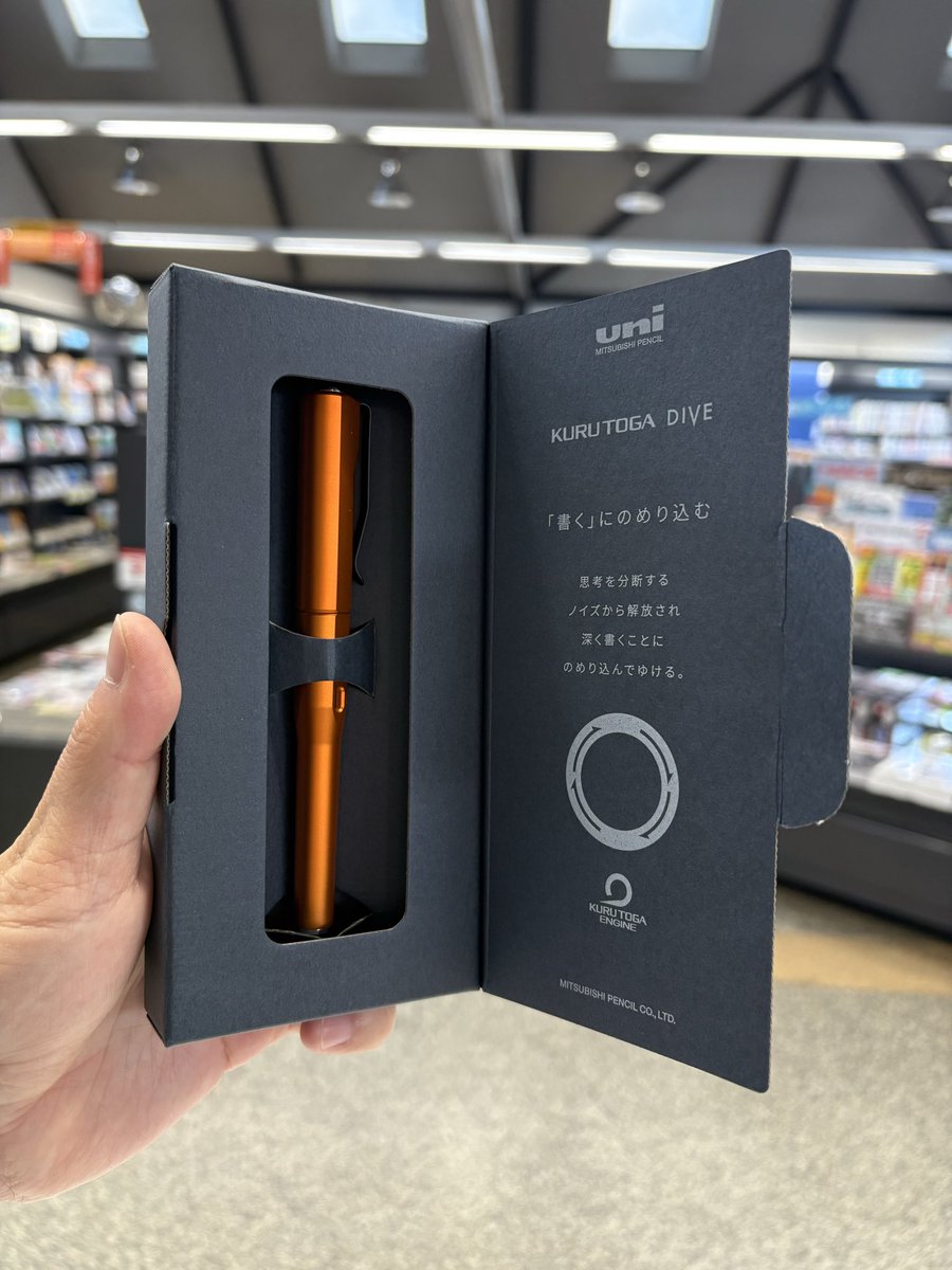 入手困難なクルトガダイブデンスグリーンとトワイライトオレンジの2色