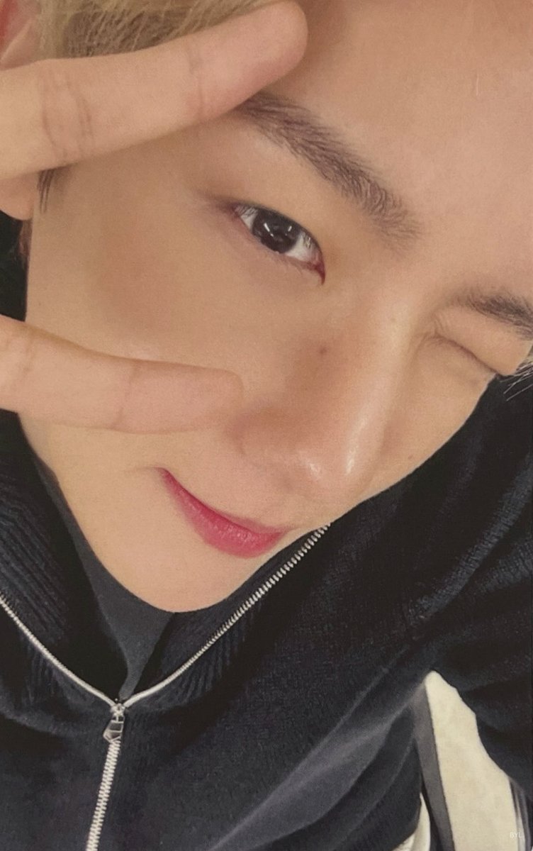 B05Hyun06's tweet photo. Essence of Reverie JINGDONG SHANGHAI+BEIJING Fansign event PhotoCard Scan

 #백현 #BAEKHYUN https://t.co/yRDgOuMzA4