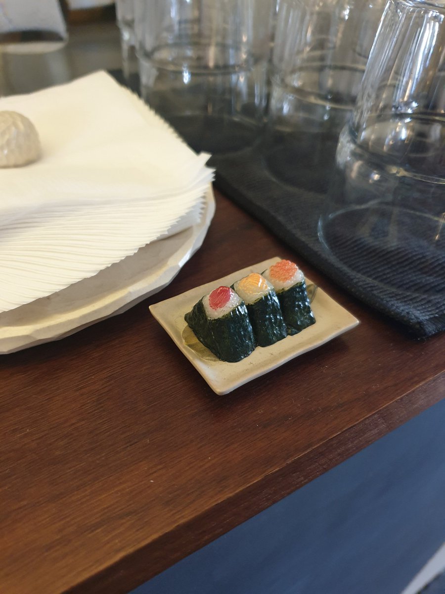 🌱플로어 망원
사장님이 다정하시고
공간에서 풍기는 갓지은 밥 향기가 넘 고즈넉하고 행복한 공간입니다~~