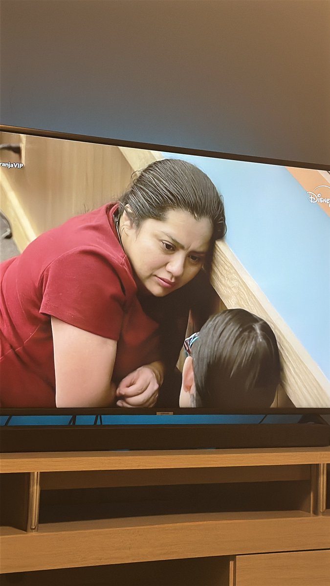 Y si supieras que entre toda esa gente que llamas "talentosa" eres la que más ha resaltado por ser tu misma 🫰🏻😮‍💨  #LaGranjaVIP