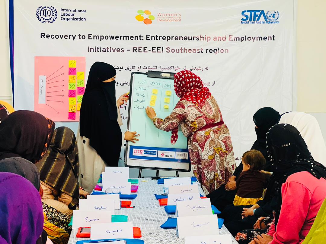 ILOAfghanistan's tweet image. “The GET Ahead training provided to 25 treated drug users - women in Ghazni with practical business skills and a renewed sense of purpose and opportunity.
#STFA #UNODC #UNDP #ILO #Afghanistan #Entrepreneurship #RecoveryThroughWork