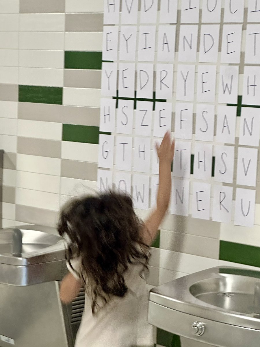 ngriffith106's tweet photo. At Degan, every moment is an opportunity for learning.  Today, while walking back to class, we did a “Flashlight Find,” with vowels.
Love taking advantage of hallway learning opportunities!  “Letter/Sound/Word search is a Kindergarten favorite . #rockyourrole #wearedegan #onelisd https://t.co/9QfEZ2KbxH