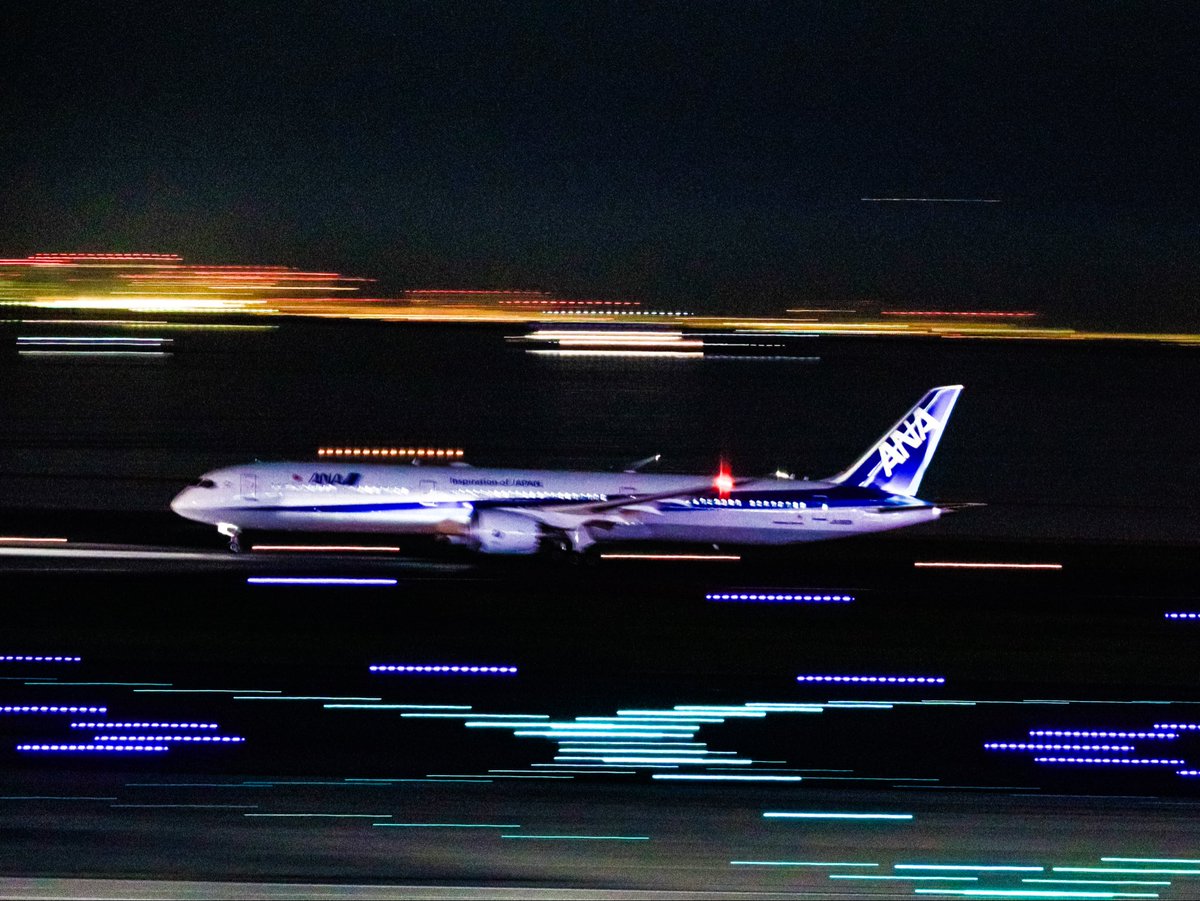 ttdream8's tweet photo. エアフォースワンの後はせっかくだから夜の流し撮り〜✈️

#飛行機 #飛行機好き #流し撮り https://t.co/y8a4xHWJpW