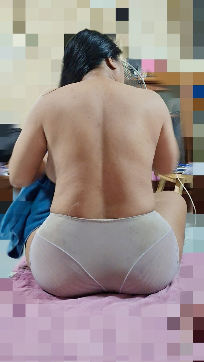 เมียอาบน้ำเตรียมไปทำงาน
อยากให้เมียอ้วนขึ้นอีกจัง