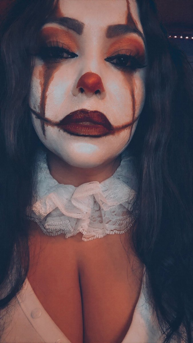 Didn’t have time for a pre-stream selfie so here you go 🤡
