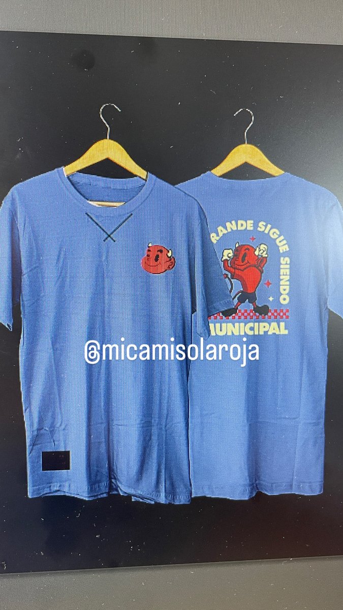 micamisolaroja's tweet image. Se dice que serán 14 prendas las que conformen la nueva colección Life Style de Umbro X Municipal 👹

#lifestyle #rojos #Municipal #90aniversario #umbro