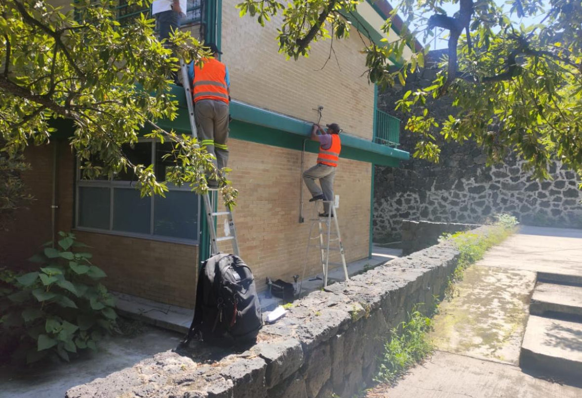LauraToribio2's tweet photo. ‼️Avanzan los trabajos en el CCH Sur
La adecuación del control de acceso contempla torniquetes bidireccionales con reconocimiento facial, trazabilidad de entradas y salidas, arco detector de metales y un paso accesible para personas con discapacidad.
#cchsur #unammx https://t.co/xrHIuYN5nq