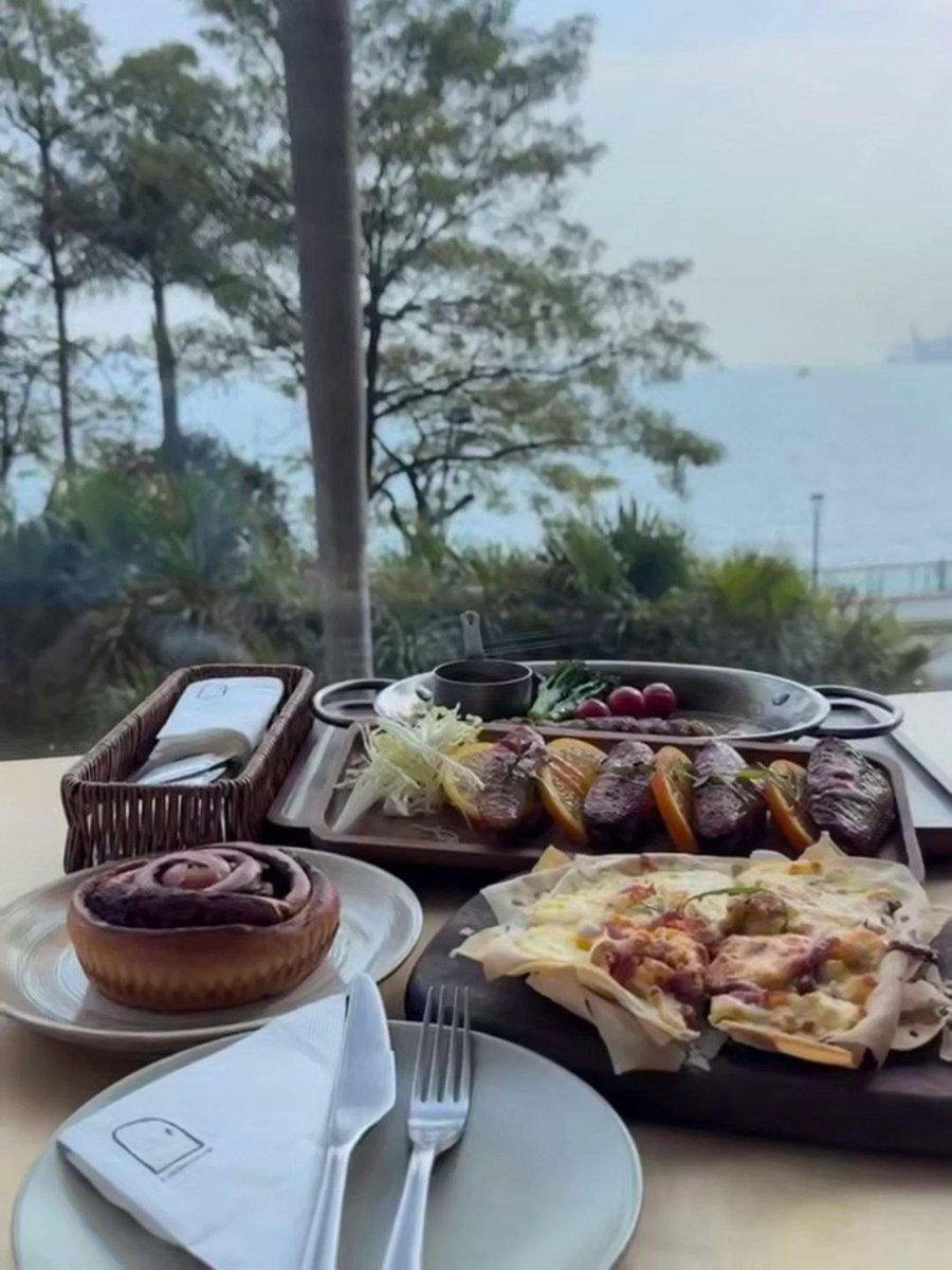 EmilyEm1489's tweet photo. Calm morning, ocean views and good food 🌊☕ https://t.co/fxIQ7A1DTm