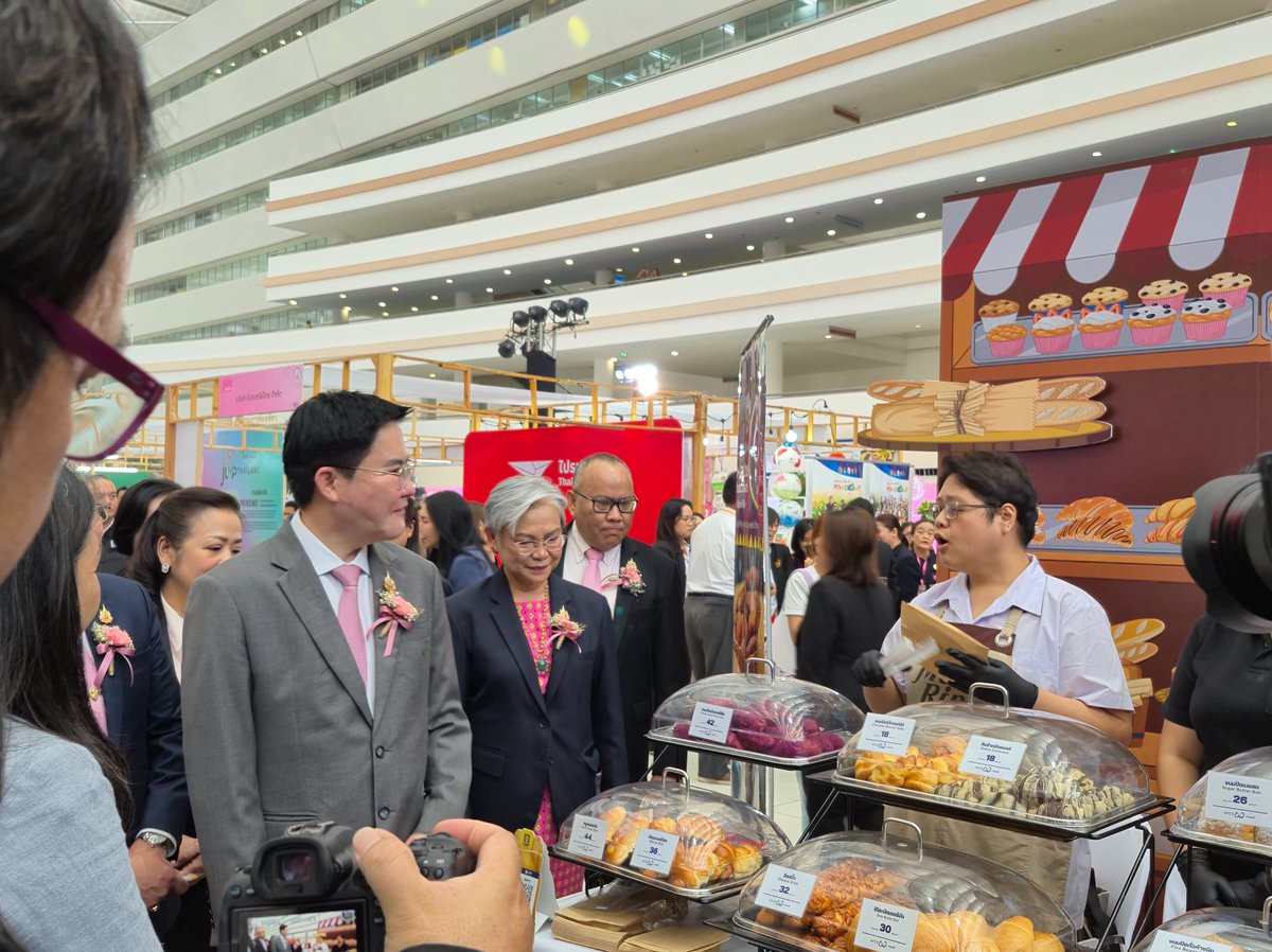 APCDAsiaPacific's tweet image. 20-21 ต.ค. 2568: ศพอ. ร่วมงาน Job &amp;amp; Market Fair โดย พก. ที่ศูนย์ราชการฯ กทม.! 🎉 ผู้เข้าร่วมกว่า 4,000 คน! บูธ 60+ เบเกอรี่และโปรแกรม DIB แสดงการจ้างงานครอบคลุม รัฐมนตรีเยี่ยมชมและสนับสนุน! 💼♿ #งานจัดหางานคนพิการ2568 #ความครอบคลุมคนพิการ #ศพอ #กรมพก