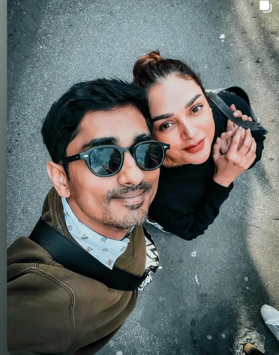 nammavar11's tweet image. Cuties 😍😍😍😍

#Siddharth
#AditiRaoHydari

#KamalHaasan
#Vinvelinayagan
