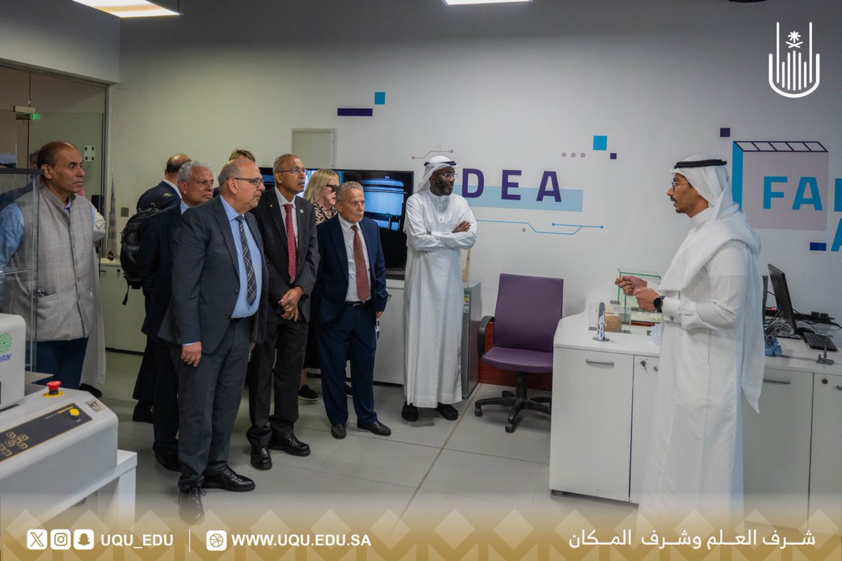 جانب من جولة أعضاء المجلس الاستشاري الدولي لـ #جامعة_أم_القرى في شركة #وادي_مكة للتقنية؛ الذراع الاستثماري للجامعة. للاطلاع على المبادرات التقنية والمنتجات المعرفية.

In their tour of Wadi Makkah Technology Company, the university’s investment hub, members of the International