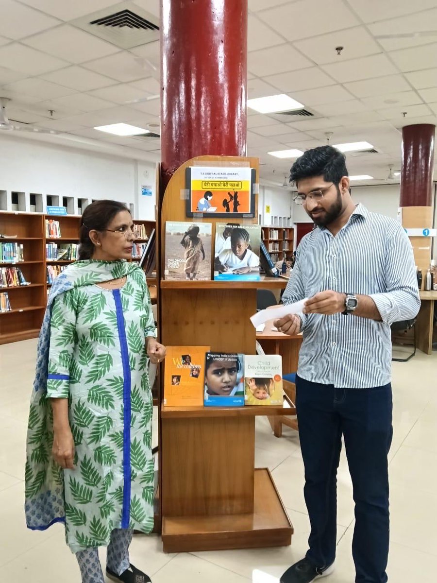 TSCSLibrary's tweet image. International Day of Girl Child 2025 under the aegis of #BetiBachaoBetiPadhao was observed in Library in October 2025.  Book displays, Impromptu quiz, Poster display, Human chain were part of this important celebration
#InternationalDayOfGirlChild
@RrrlfKolkata