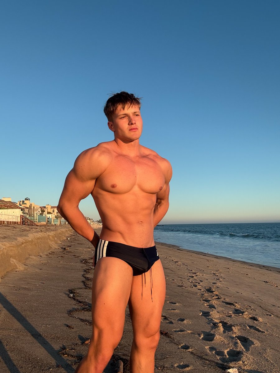 Anyway I'll try to post here sometimes (nothing horny, aesthetics only😉). Some new pics for twitter: