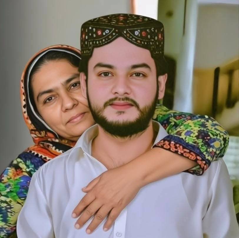 رات سچل ڳوٺ ڪراچي مان سرمد  ميراڻي به رياستي ادارن هٿان کنڀجي ويو
#releasesarmadmirani
#ReleaseGhaniAman