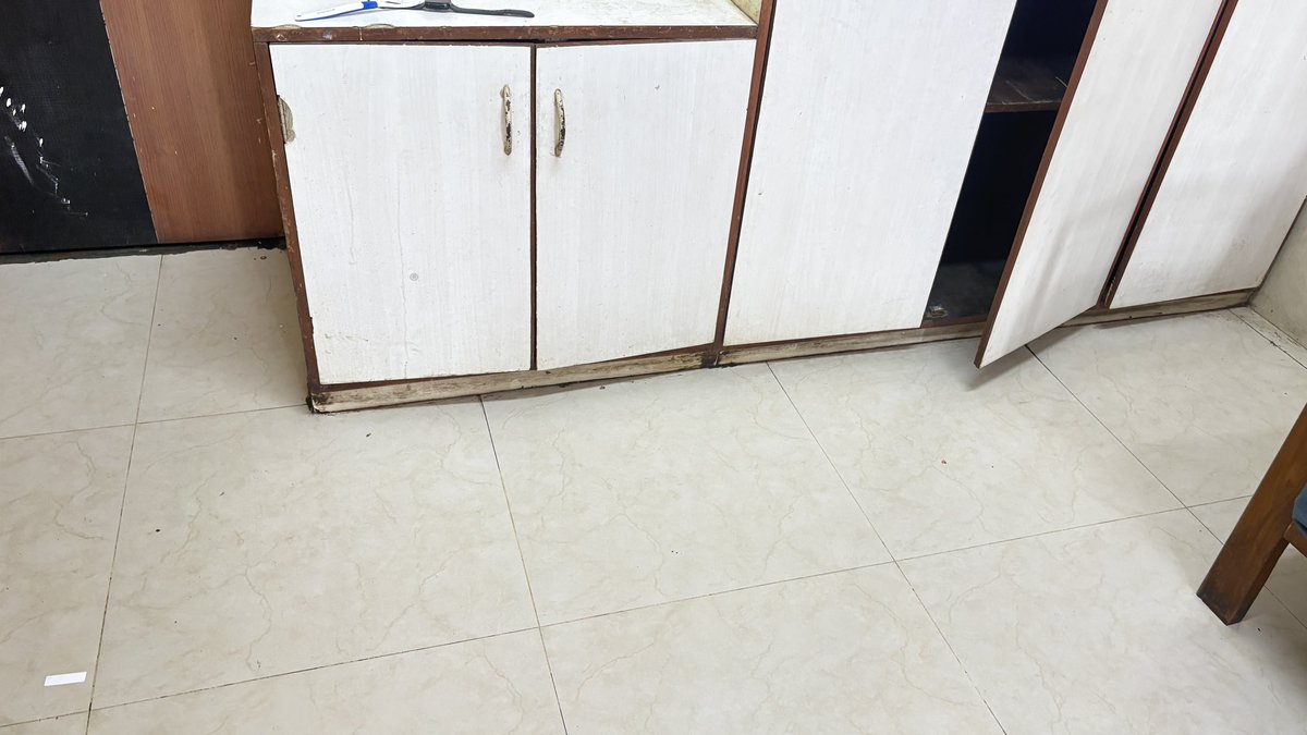 Deepak301990's tweet photo. @IRCTCofficial Shocking state of retiring room at Bandra room is dirty and AC doesn’t work. Kindly fix this and ensure better maintenance.
Booking ID: BDTSRR3676474
@AshwiniVaishnaw @RailwaySeva @RailMinIndia @WesternRly https://t.co/9MmMXH8T39