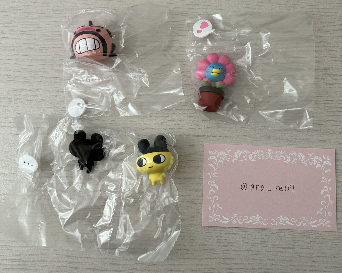 ara_re07's tweet photo. 【交換】たまごっち ドットフィギュアチャーム えもふぃぐ スイングケース3

求 ：同種くちぱっち

譲：画像のもの

郵送での交換になります。お気軽にお声掛けください(  . .)" https://t.co/OEiKmQv0xS