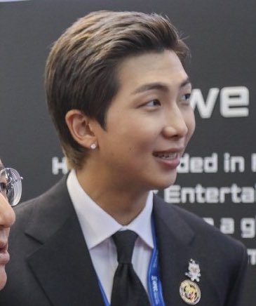 btschartsxdaily's tweet photo. [MEDIA] #RM at the APEC CEO Summit (2)

HISTORY MAKER RM
APEC KEYNOTE SPEAKER RM
KOREA CULTURAL BRIDGE RM
#HistoryMakerRM #RMxAPEC https://t.co/R7PQdYAhAJ
