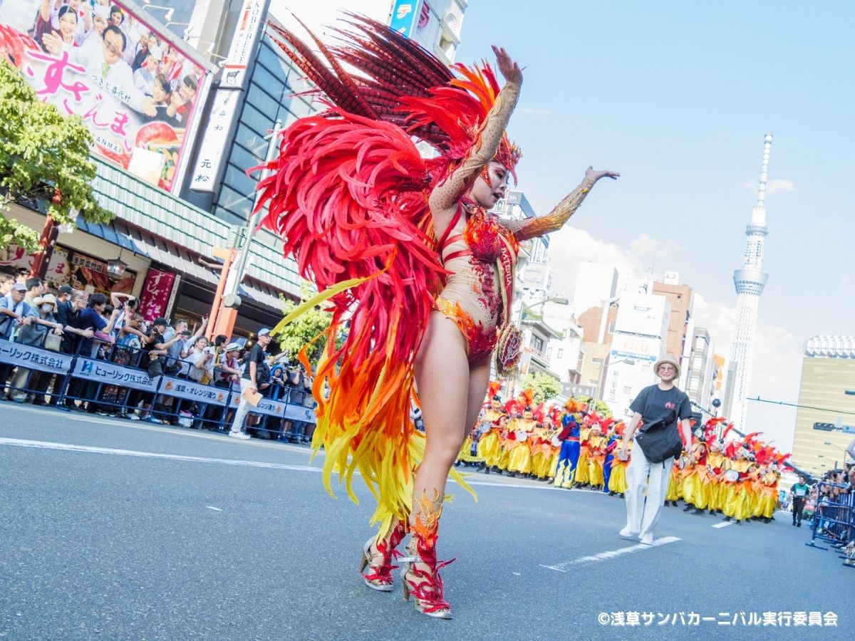 みなさま、大変お待たせいたしました！
「第40回浅草サンバカーニバル パレードコンテスト」の写真をご紹介させていただきます💁
お楽しみくださいませ💛💚

📷写真は、学生サンバ連合　ウニアン・ドス・アマドーリス

#浅草サンバ #浅草サンバカーニバル #サンバ #ブラジル  #アサヒビールで乾杯