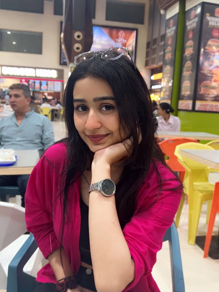 कोई मुझसे लाख बेहतर हो,
फिर भी मुझे उनकी तरह नहीं बनना,
क्योंकि मुझे पसंद है मेरी तरह रहना..!

#𝐘𝐚𝐬𝐡𝐢 🌷