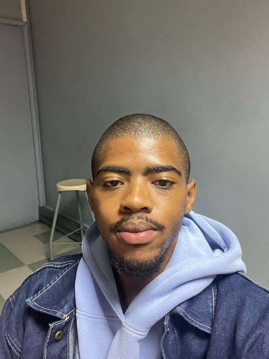 uMsholozi👑🇿🇦 tweet media