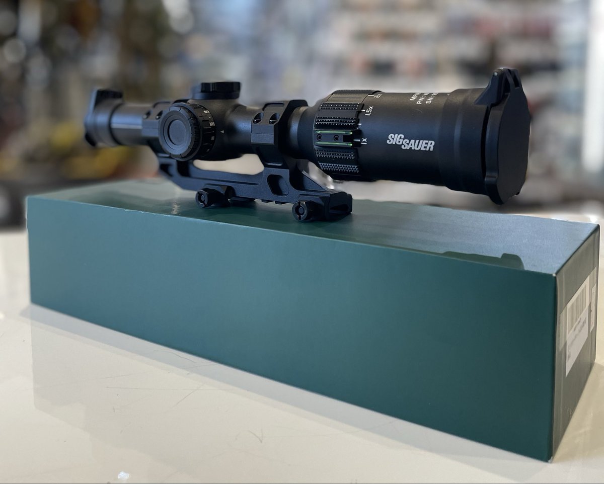 中古の光学機器情報〜🤠 エボギア製 SIG TANGO6Tスタイルのレプリカ