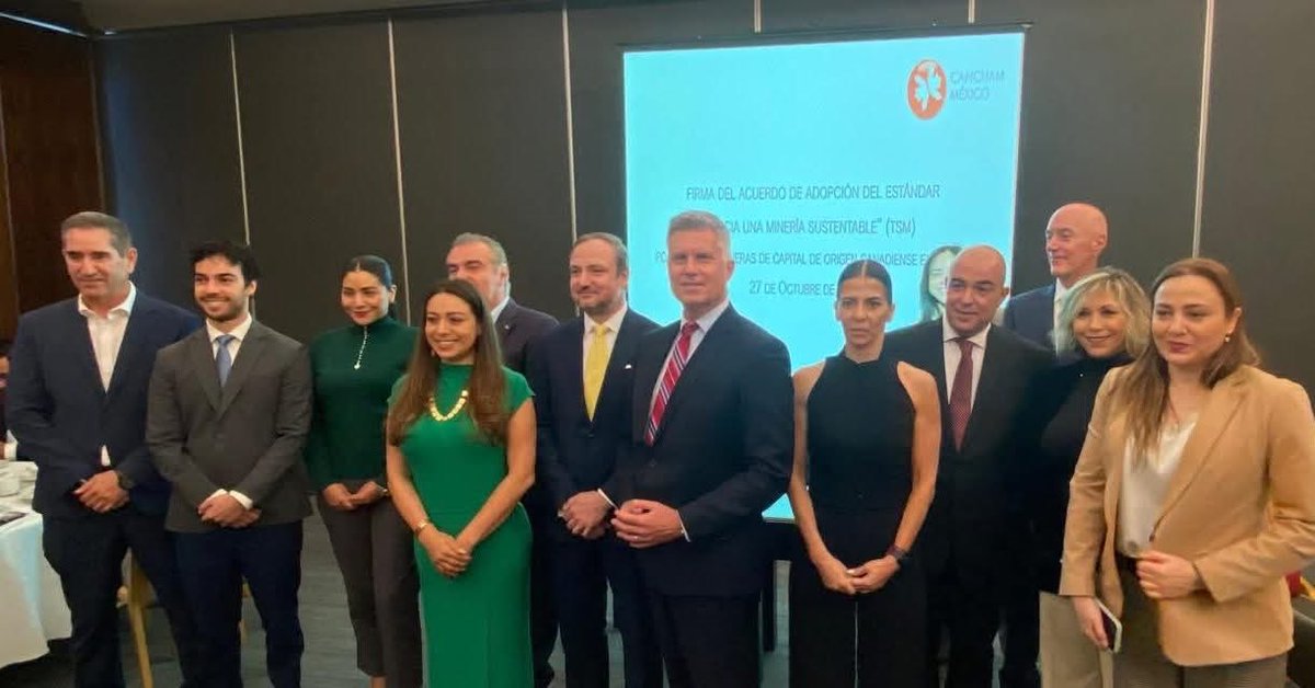 Desde el 𝗖𝗹𝘂́𝘀𝘁𝗲𝗿 𝗠𝗶𝗻𝗲𝗿𝗼 𝗱𝗲 𝗖𝗵𝗶𝗵𝘂𝗮𝗵𝘂𝗮 celebramos y acompañamos la firma del acuerdo de adopción del estándar 𝗧𝗦𝗠 por parte de las empresas mineras canadienses con operaciones en México, en colaboración con @CanchamMx.⁣