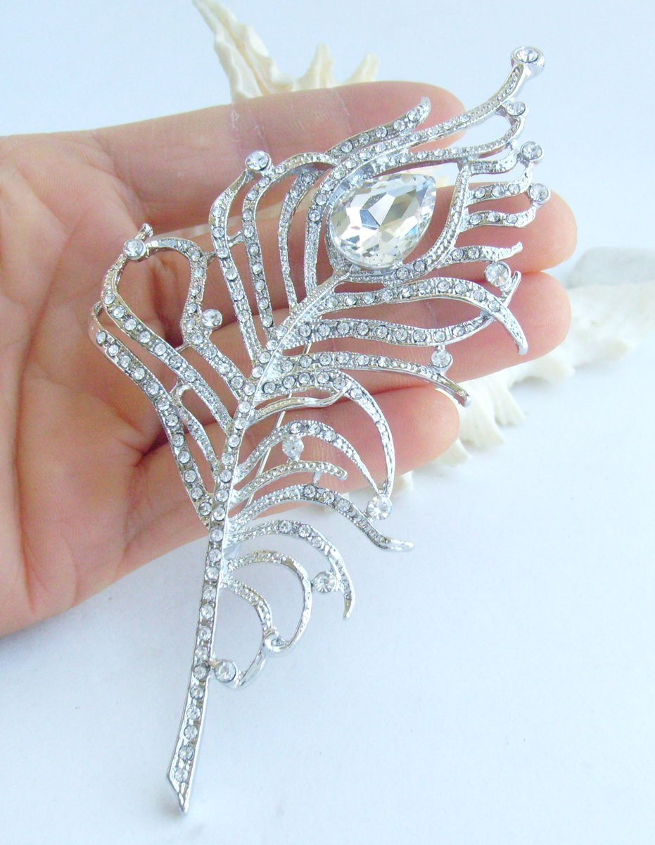 Introducing our exquisite Feather Brooch adorned with dazzling rhinestones! It perfect for weddings, evening wear, or simply adding a little glam to your everyday style!  etsy.com/listing/434524… #PeacockFeatherBrooch #CrystalJewelry #FashionAccessories #StatementPiece