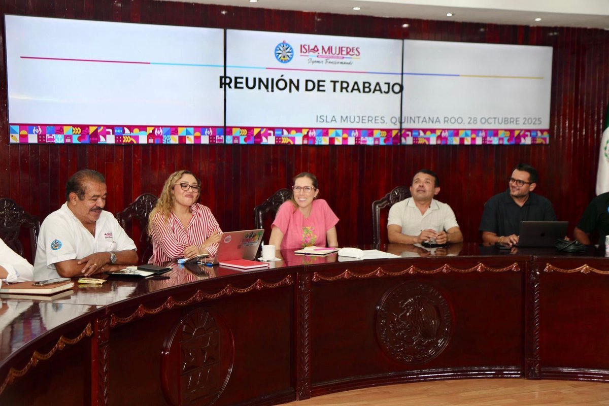 Como muchas noches, hoy tocó arrastrar el lápiz ✏️ hasta tarde con el equipo, pero siempre con la mejor actitud y agradecidos de poder servirles 🙏 

                 ¡Que tengan feliz noche!

#SigamosTransformando🩷 #4TENEA