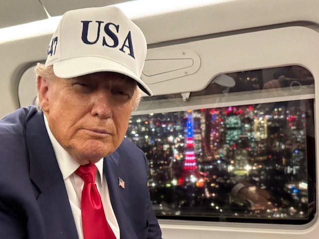 星条旗にライトアップされた東京タワーをバックに撮影されたトランプ大統領、めちゃくちゃいい写真だな。